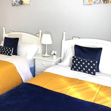 Con Vistas Al Mar En Primera Linea. *