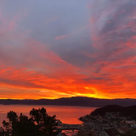 Con Vistas Al Mar En Primera Línea. Apartamento Muros