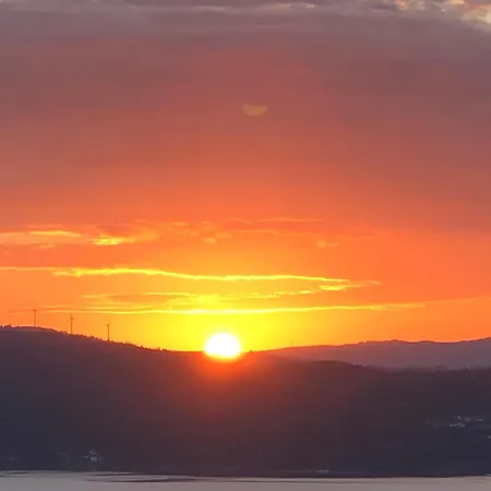 Apartamento Con Vistas Al Mar En Primera Linea. *