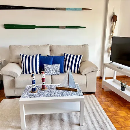 Apartamento Con Vistas Al Mar En Primera Linea. *